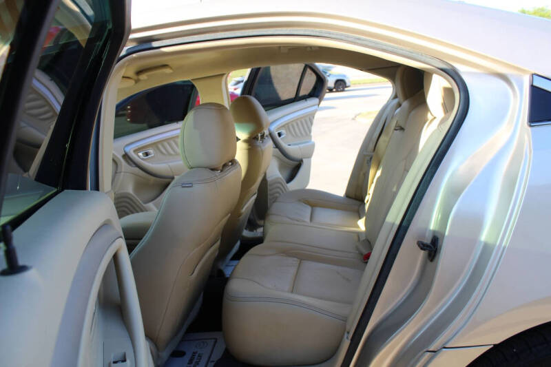 2017 Ford Taurus SEL