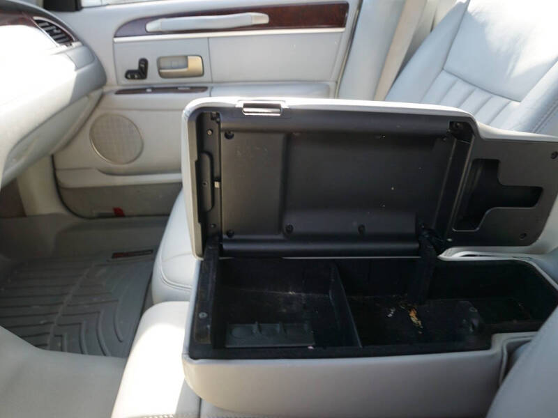 2006 Lincoln Town Car Signature