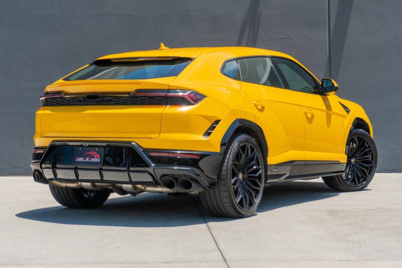 2025 Lamborghini Urus SE