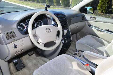 2010 Toyota Sienna LE 7-Passenger