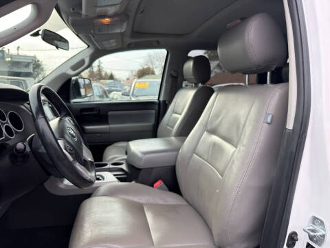 2016 Toyota Sequoia SR5