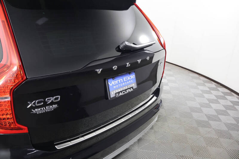 2018 Volvo XC90 T6 Momentum