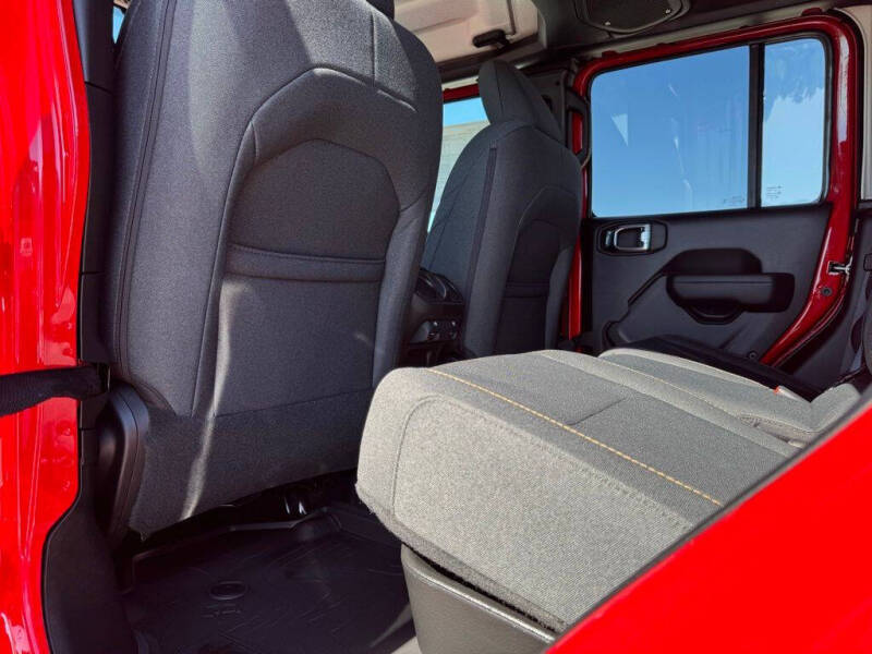 2025 Jeep Gladiator Willys