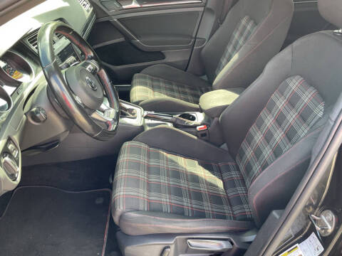 2017 Volkswagen Golf GTI SE