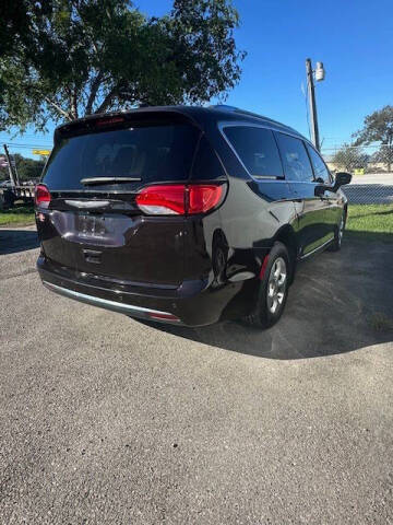 2017 Chrysler Pacifica Touring-L Plus