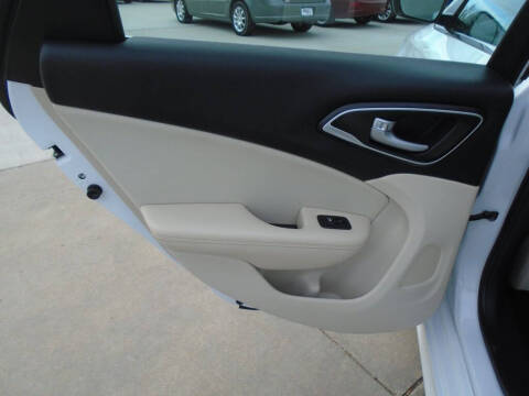 2016 Chrysler 200 Limited