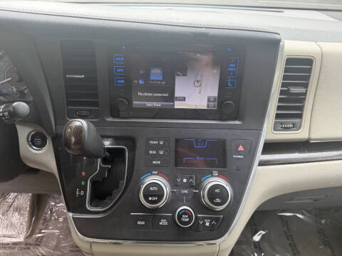 2016 Toyota Sienna XLE Premium 8-Passenger