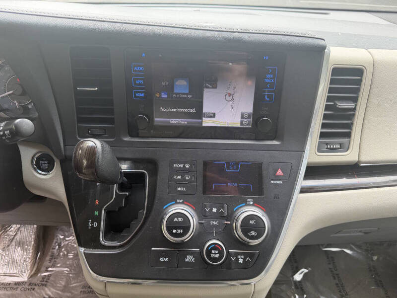 2016 Toyota Sienna XLE Premium 8-Passenger