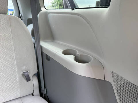 2011 Toyota Sienna LE 8-Passenger