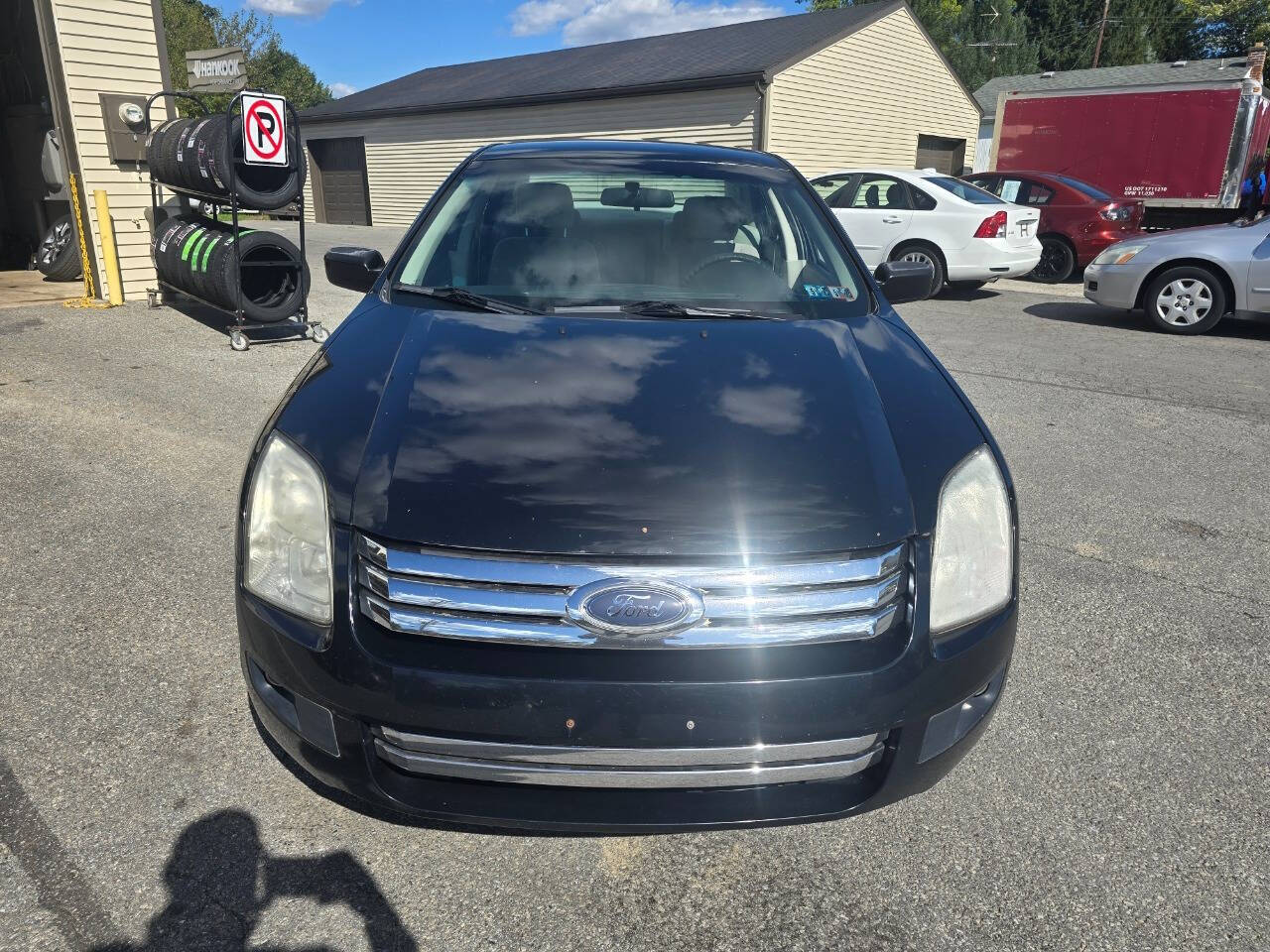 2006 Ford Fusion for sale at QUEENSGATE AUTO SALES in York, PA