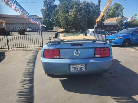 2006 Ford Mustang V6 Deluxe