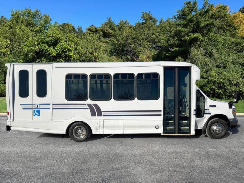 2017 Ford E-Series E-450 SD