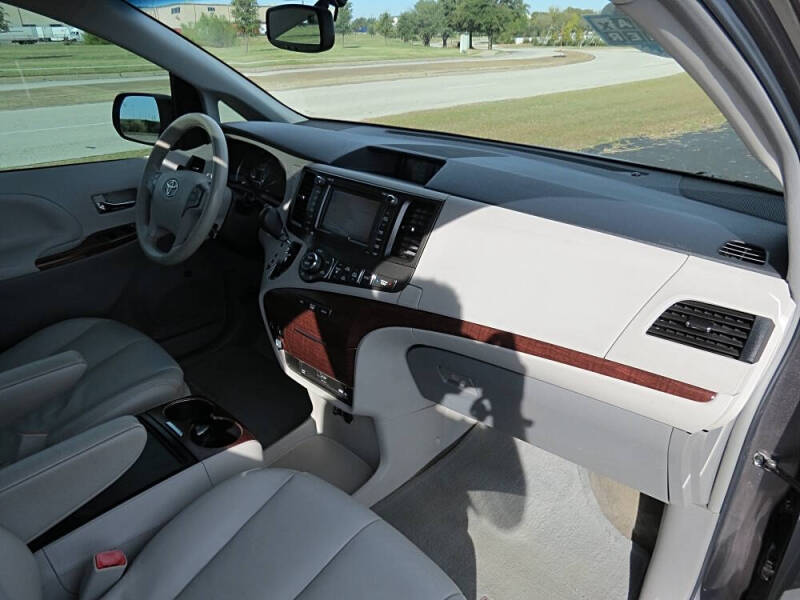 2012 Toyota Sienna
