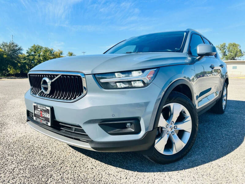 2022 Volvo XC40 T5 Momentum