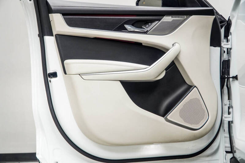 2023 Jaguar F-PACE P400 R-Dynamic S