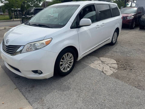 2012 Toyota Sienna XLE 8-Passenger