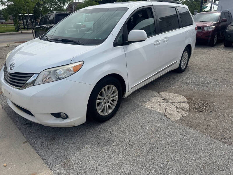 2012 Toyota Sienna XLE 8-Passenger