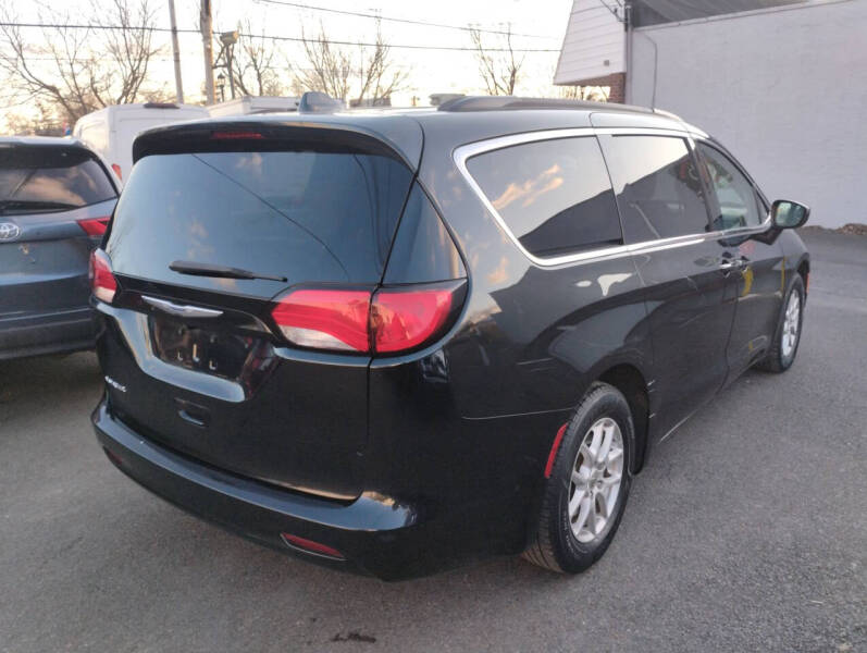 2020 Chrysler Voyager LXi