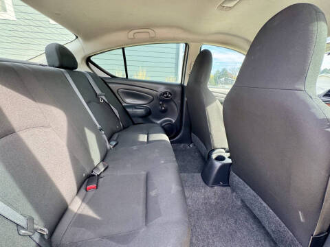 2015 Nissan Versa 1.6 S Plus