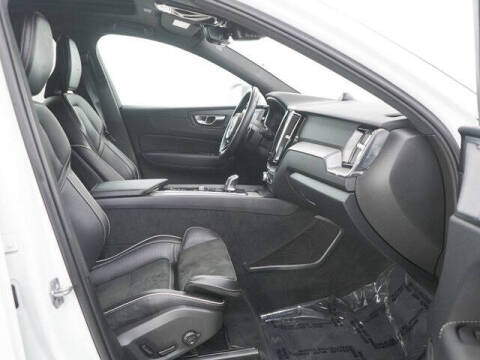 2019 Volvo XC60 T8 eAWD R-Design