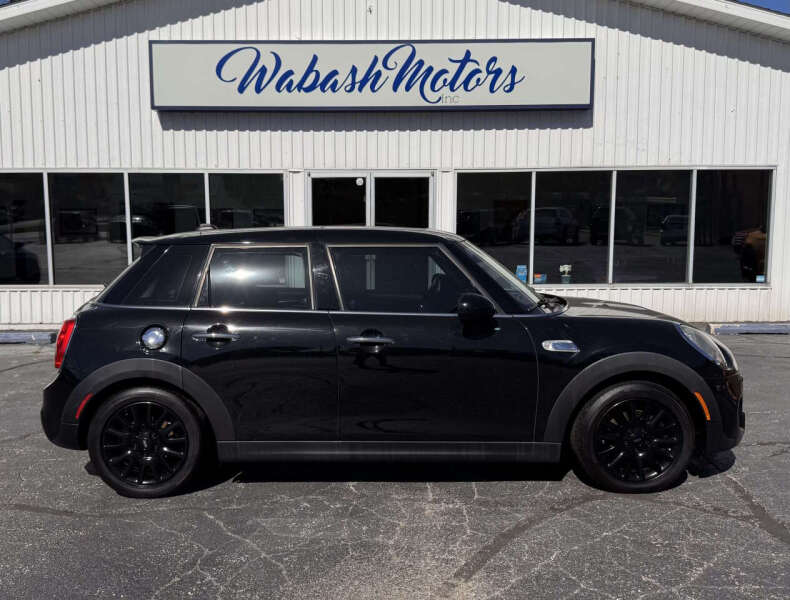 2016 MINI Cooper S 4 Door's photo