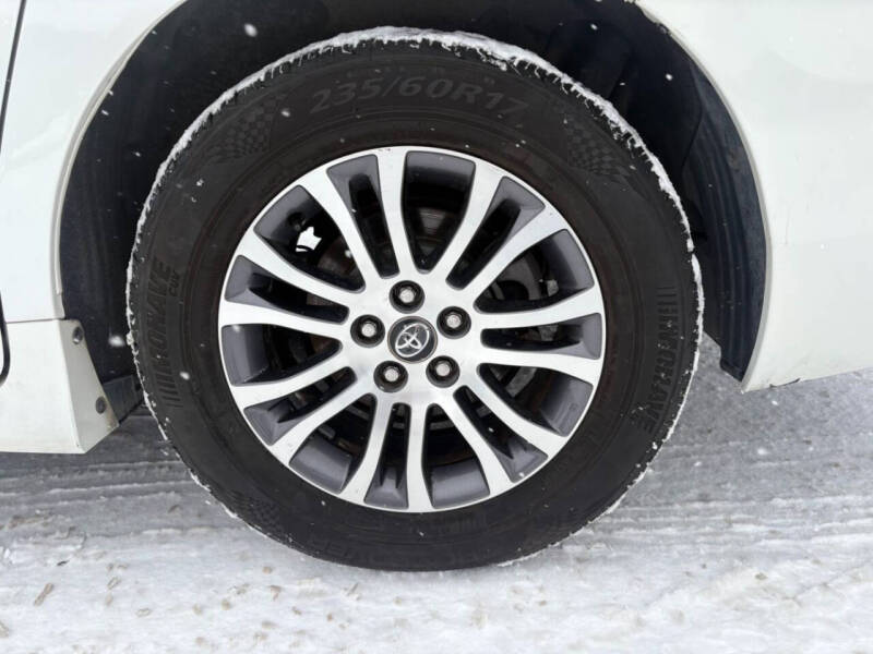 2019 Toyota Sienna XLE Premium 8-Passenger