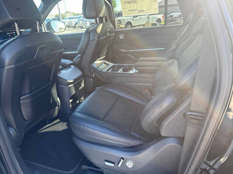 2027 Lincoln Navigator L Reserve