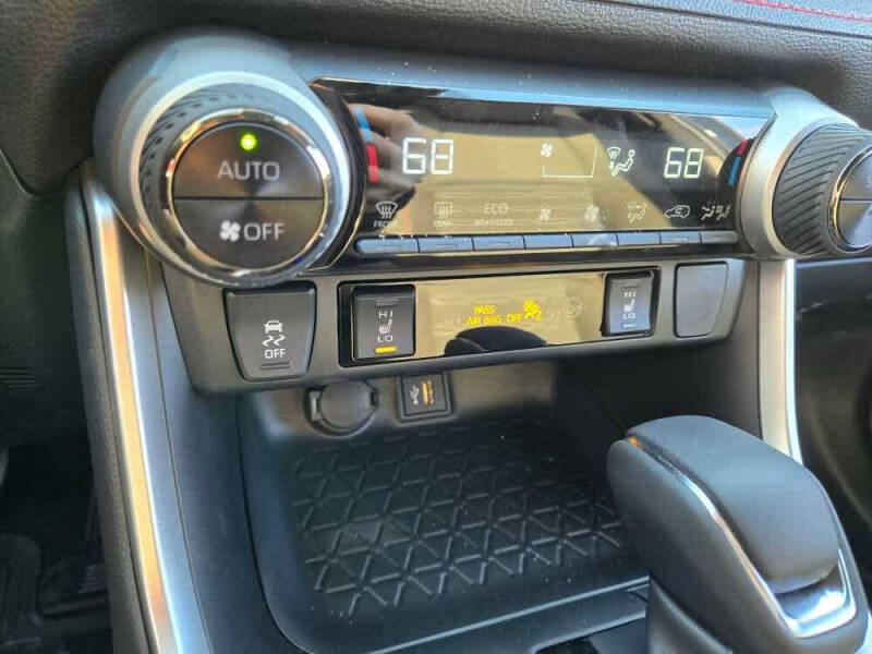 2025 Toyota RAV4 Plug-in Hybrid SE