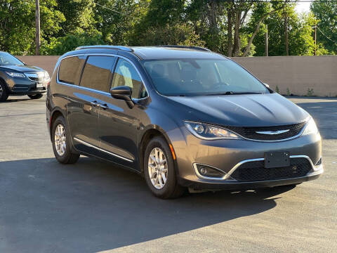 2020 Chrysler Pacifica Touring L