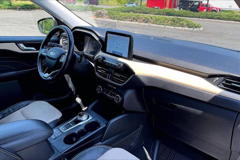 2021 Ford Escape Hybrid Titanium