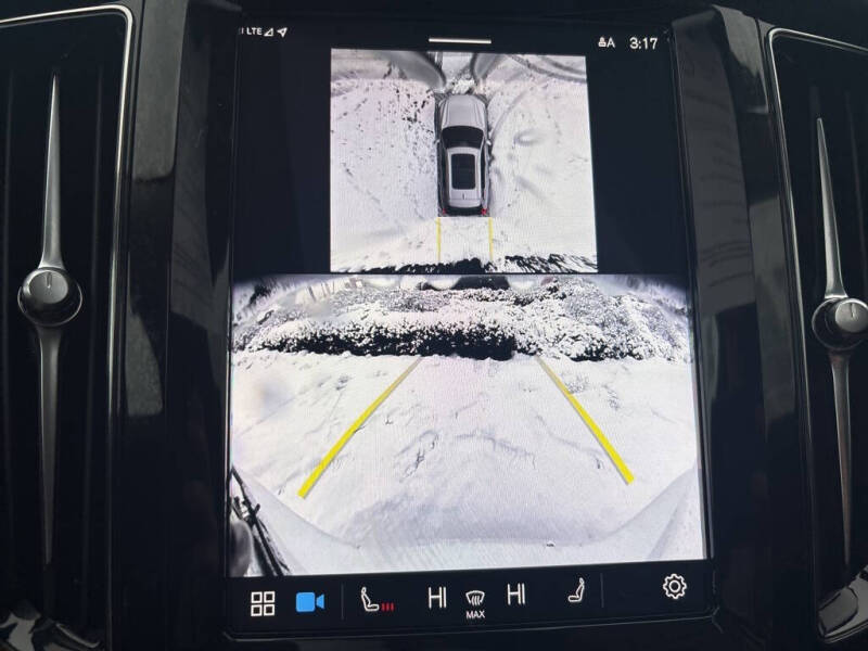 2024 Volvo XC60 B5 Plus Dark Theme