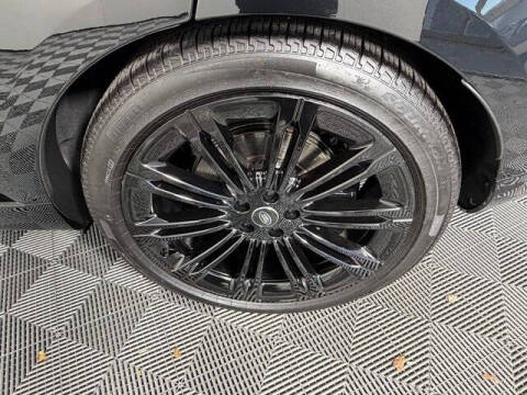 2025 Land Rover Range Rover P400 SE LWB