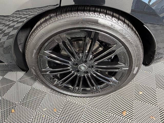 2025 Land Rover Range Rover P400 SE LWB