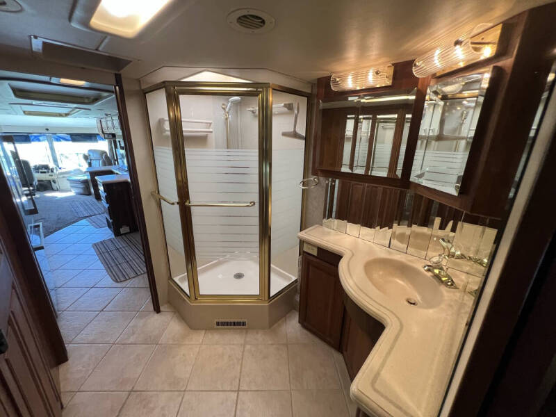 2002 Foretravel GV320 4010