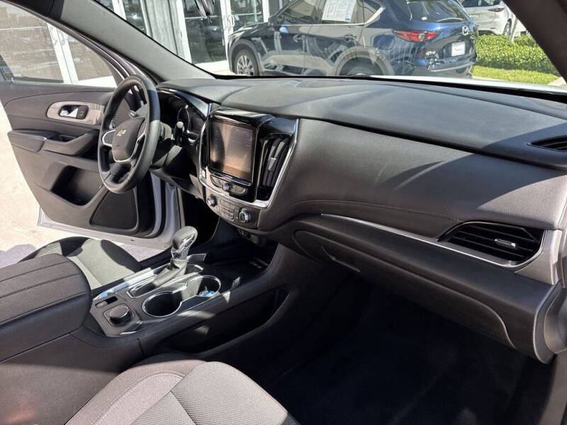 2023 Chevrolet Traverse LT Cloth