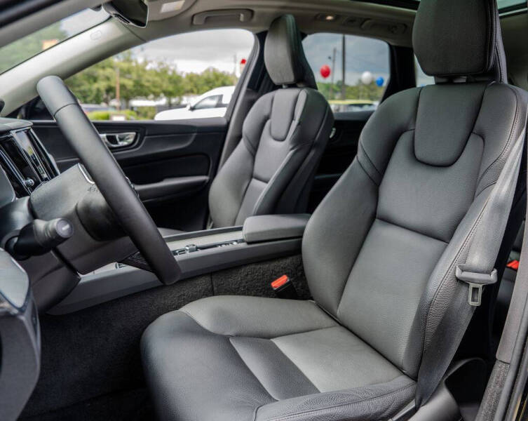 2025 Volvo XC60 B5 Plus Dark Theme