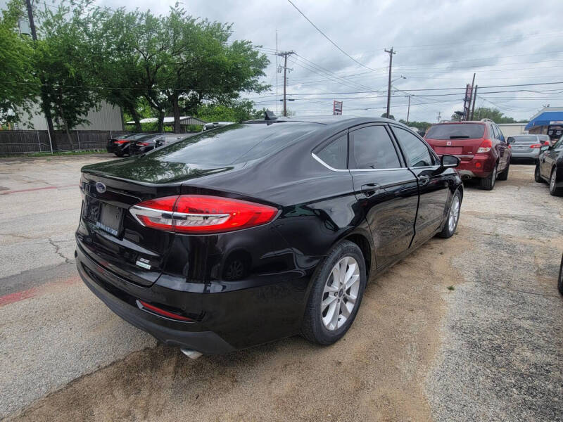 2020 Ford Fusion SE