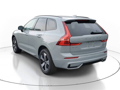 2025 Volvo XC60 T8 Core Dark Theme