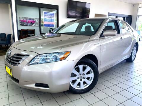 2008 Toyota Camry Hybrid for sale at SAINT CHARLES MOTORCARS in Saint Charles IL