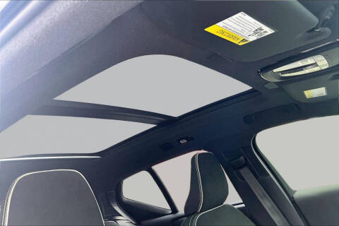 2023 Volvo XC40 B4 Ultimate Dark Theme