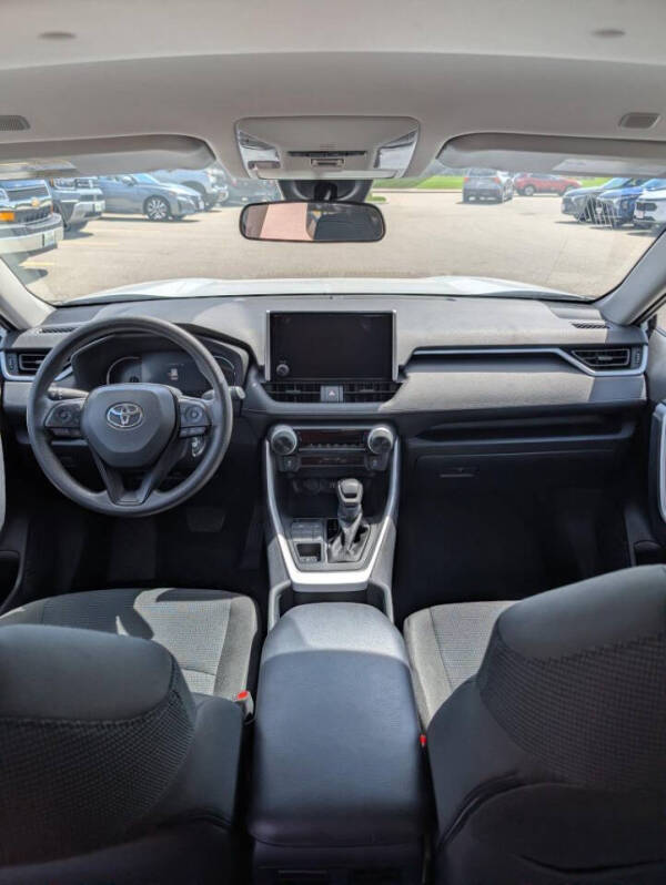 2025 Toyota RAV4 LE