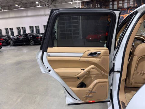 2013 Porsche Cayenne GTS