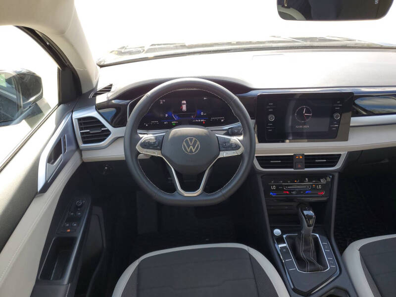 2025 Volkswagen Taos SE