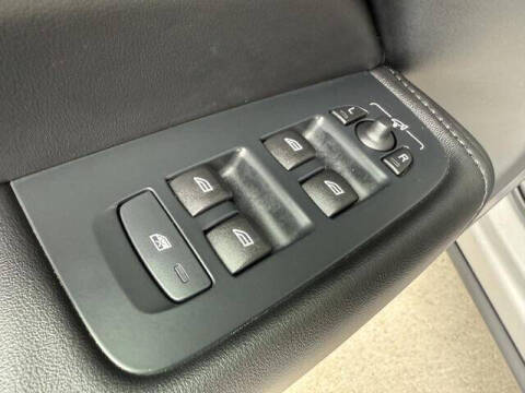 2024 Volvo XC60 B5 Core Dark Theme