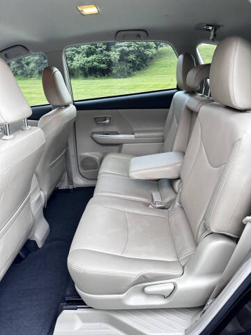 2013 Toyota Prius v Five