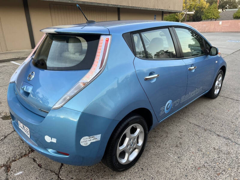 2011 Nissan LEAF SV
