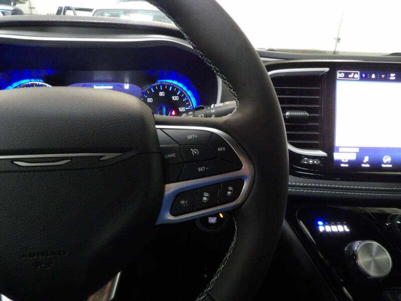 2027 Chrysler Pacifica Select