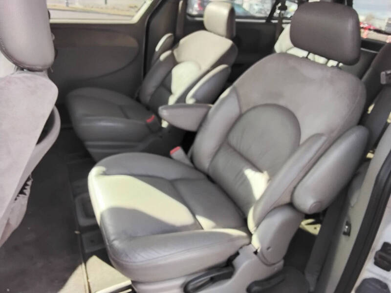 2001 Chrysler Town and Country Limited