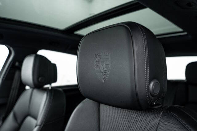 2023 Porsche Macan T