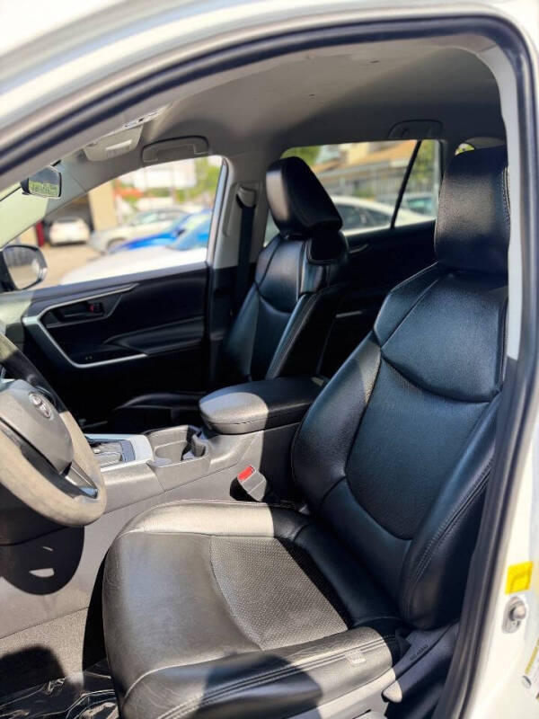 2019 Toyota RAV4 LE